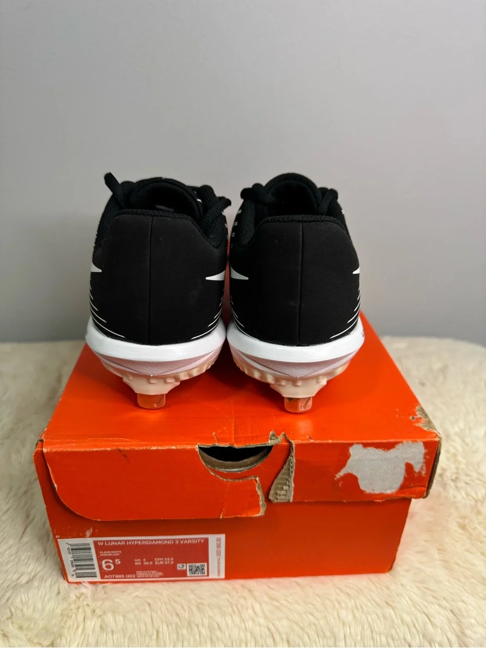 Nike women’s softball
